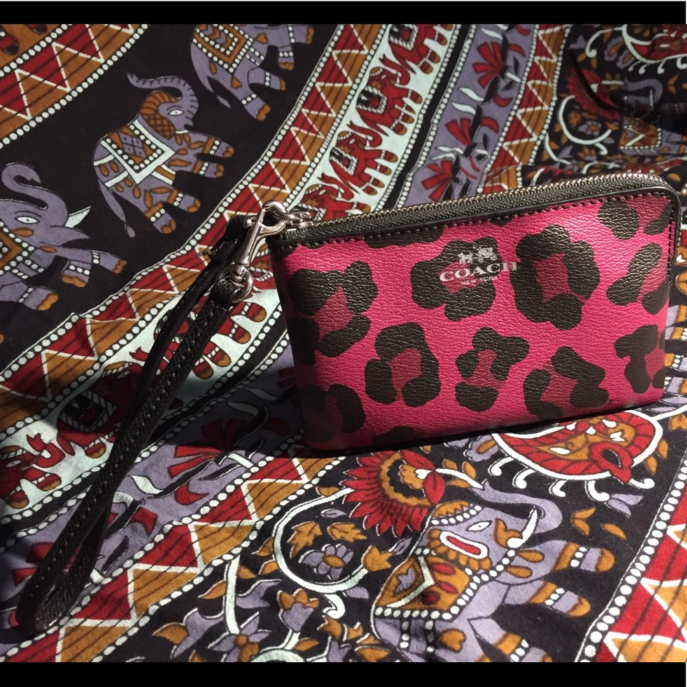 Coach Wristlet-Cranberry Print - Picture 1 of 6